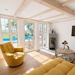 Huus Ant Diek, Luxus In Deichnaehe, Erdgeschosswohnung Mit Pool * Norden