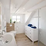 Huus Ant Diek, Luxus In Deichnaehe, Erdgeschosswohnung Mit Pool Norden