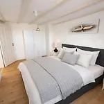 Huus Ant Diek, Luxus In Deichnaehe, Erdgeschosswohnung Mit Pool Nyaraló Norden