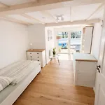 Huus Ant Diek, Luxus In Deichnaehe, Erdgeschosswohnung Mit Pool