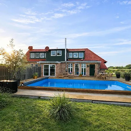 Huus Ant Diek, Luxus In Deichnähe, Erdgeschosswohnung Mit Pool Ferienhaus Norden